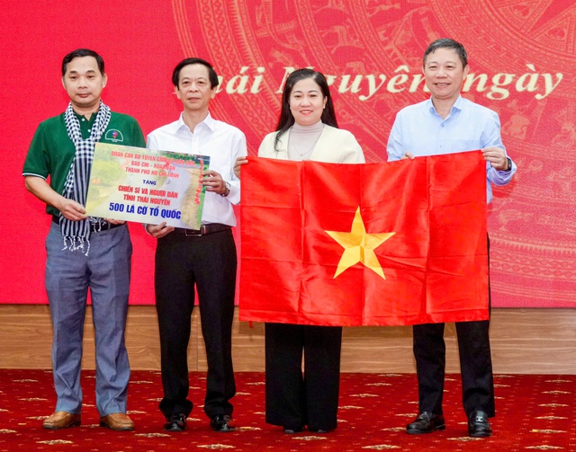 Đoàn cán bộ tuyên giáo và dân vận, báo chí- xuất bản TPHCM làm việc với tỉnh Thái Nguyên - Ảnh 3.