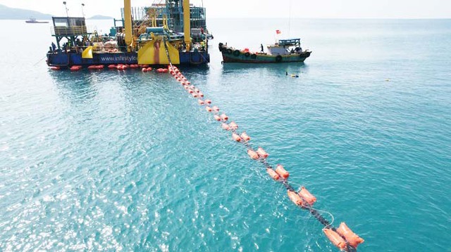 Đưa điện về bản làng, hải đảo xa xôi - Ảnh 1.