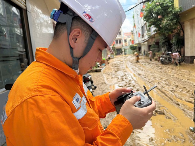 Đưa điện về bản làng, hải đảo xa xôi - Ảnh 2.