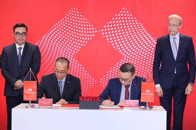 Techcombank phân phối sản phẩm Techcom Life, nâng tầm trải nghiệm bảo hiểm cho khách hàng Việt - Ảnh 1. Techcombank phân phối sản phẩm Techcom Life, nâng tầm trải nghiệm bảo hiểm cho khách hàng Việt - Ảnh 1.