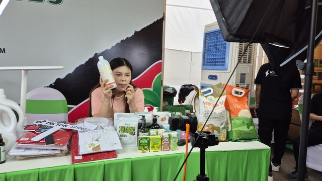 Sản phẩm xanh lên sóng livestream - Ảnh 4.