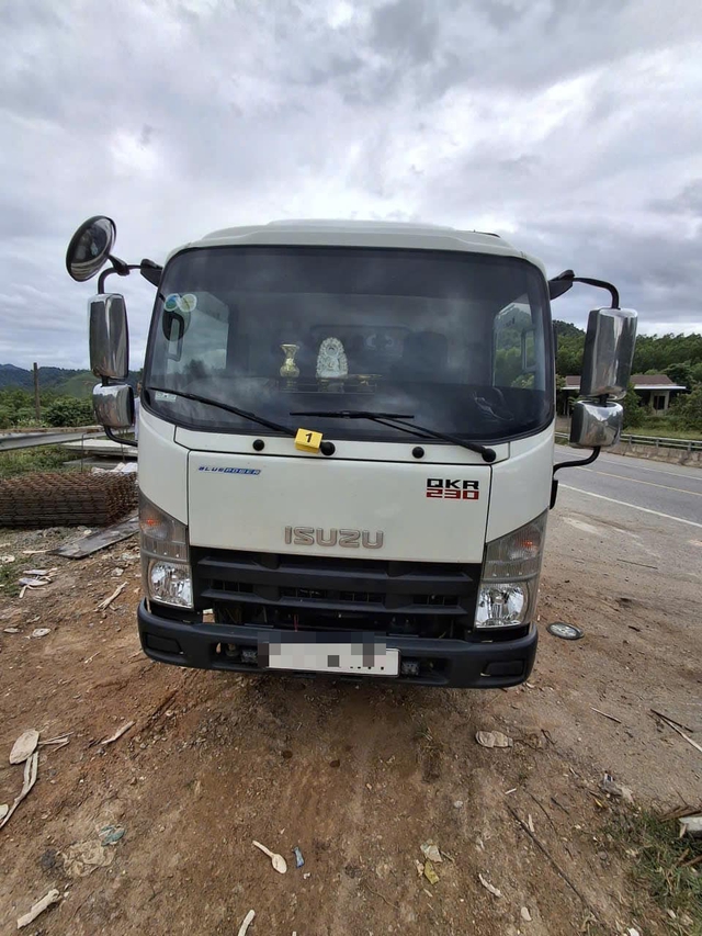Ba thanh niên bị công an bắt giữ vì làm chuyện này trên cao tốc La Sơn - Hoà Liên - Ảnh 2.