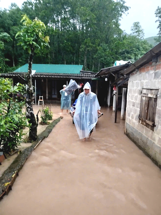 Quảng Trị: Mưa rất to, sơ tán khẩn cấp hàng trăm hộ dân - Ảnh 3. Quảng Trị: Mưa rất to, sơ tán khẩn cấp hàng trăm hộ dân - Ảnh 3.