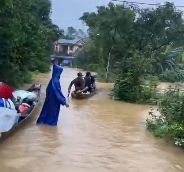 Quảng Trị: Mưa rất to, sơ tán khẩn cấp hàng trăm hộ dân - Ảnh 5. Quảng Trị: Mưa rất to, sơ tán khẩn cấp hàng trăm hộ dân - Ảnh 5.