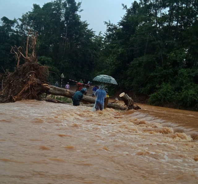 Quảng Trị: Mưa rất to, sơ tán khẩn cấp hàng trăm hộ dân - Ảnh 7. Quảng Trị: Mưa rất to, sơ tán khẩn cấp hàng trăm hộ dân - Ảnh 7.