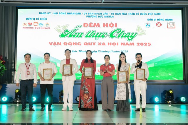 Đêm hội ẩm thực chay vận động chăm lo Tết cho người nghèo - Ảnh 1.