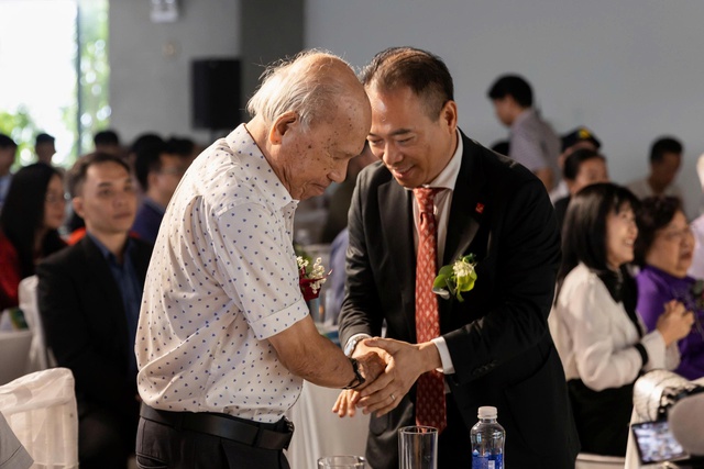 TGĐ ESUHAI Group Lê Long Sơn: ra mắt MV “Ơn Thầy” - Ảnh 2.