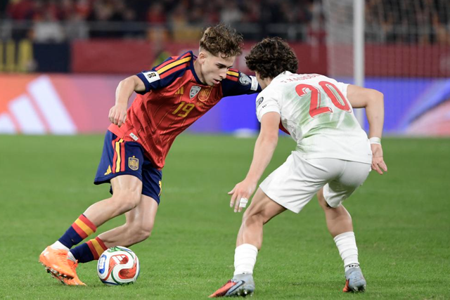 Hòa thót tim Thổ Nhĩ Kỳ, Tây Ban Nha lập kỷ lục và giành vé World Cup - Ảnh 1.