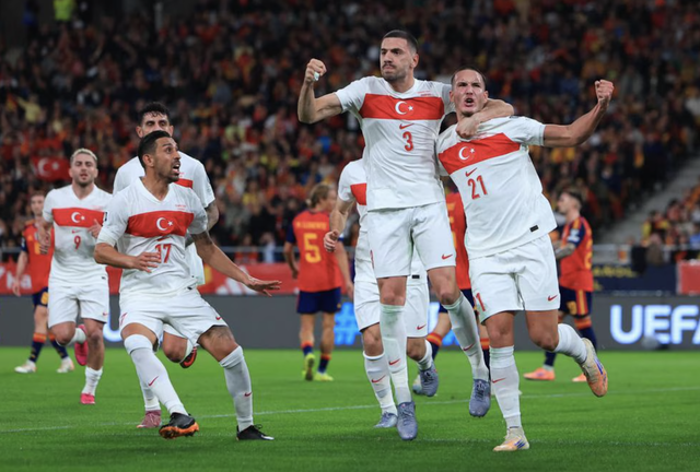 Hòa thót tim Thổ Nhĩ Kỳ, Tây Ban Nha lập kỷ lục và giành vé World Cup - Ảnh 8.