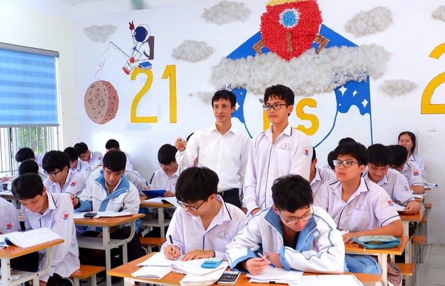 Người thầy truyền lửa, đưa học sinh chinh phục đấu trường quốc tế - Ảnh 2.