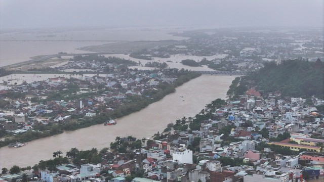 Cận cảnh lũ lụt Đắk Lắk , người dân kêu cứu giữa biển nước - Ảnh 14.