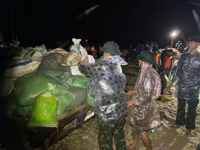 - Ảnh 12. - Ảnh 12.