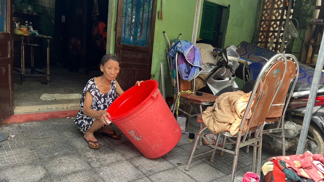 Chương trình "Trái tim miền Trung" hỗ trợ các gia đình nạn nhân lũ lụt ở Huế - Ảnh 8.