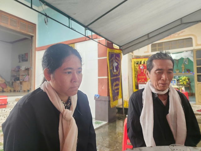 Chương trình "Trái tim miền Trung" Báo Người Lao Động đến với người mẹ mất 3 con trong nước lũ - Ảnh 2.