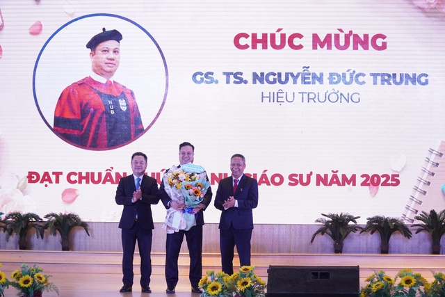 Trường ĐH Ngân hàng TP HCM có thêm 12 giáo sư, phó giáo sư - Ảnh 1.