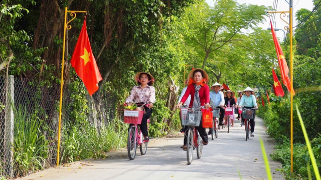 Salt-making - a unique highlight that defines Thieng Lieng’s tourism identity - Ảnh 4.