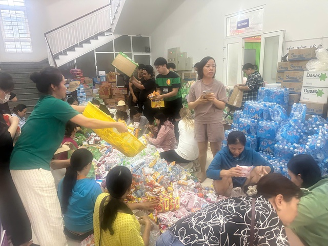 Bí thư Tỉnh ủy Khánh Hòa: Tập trung cứu dân, chống đói, rét - 1