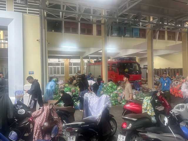 Bí thư Tỉnh ủy Khánh Hòa: Tập trung cứu dân, chống đói, rét - 1