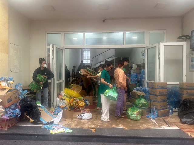 Clip tình trạng ngập nhà, hư hỏng tài sản của người dân xã D'ran, tỉnh Lâm Đồng do nước từ thuỷ điện xả về quá nhanh