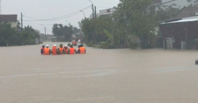 Bí thư Tỉnh ủy Khánh Hòa: Tập trung cứu dân, chống đói, rét - 1