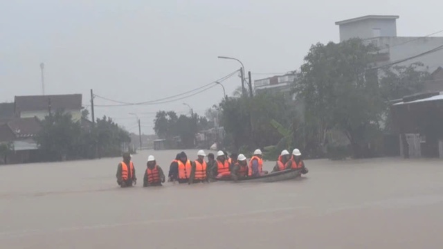 Bí thư Tỉnh ủy Khánh Hòa: Tập trung cứu dân, chống đói, rét - 1