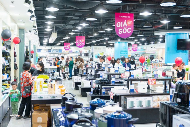 Vincom Black Friday 2025: Đại tiệc giảm giá khuấy động thị trường bán lẻ cả nước - Ảnh 5. Vincom Black Friday 2025: Đại tiệc giảm giá khuấy động thị trường bán lẻ cả nước - Ảnh 5.