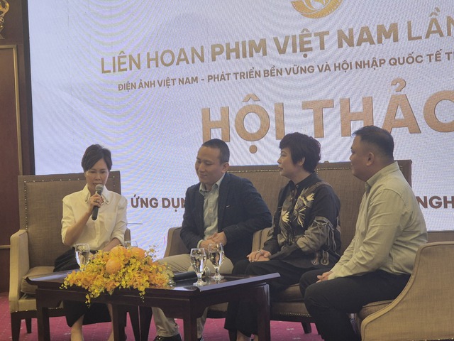 NSƯT Đặng Thái Huyền đáp trả quan điểm "Mưa đỏ" là "chiếc áo quá rộng"! - Ảnh 1.