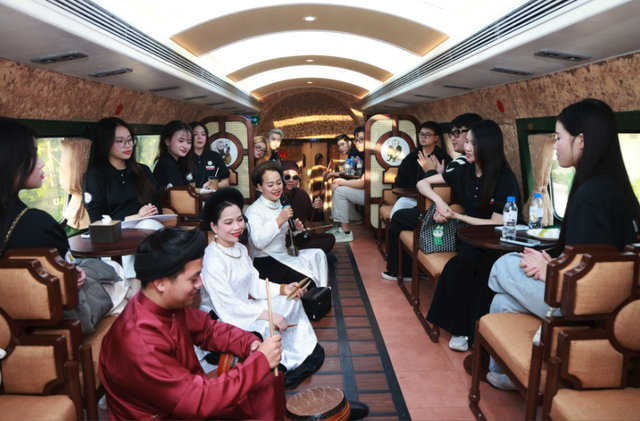 "Tiếng hát Hà Nội" vang lên trên đoàn tàu "Hà Nội 5 cửa ô" - Ảnh 3.