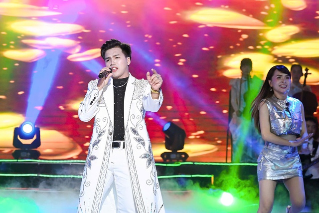 Ca sĩ Hoàng Nhựt: Giải thưởng Ca sĩ Triển Vọng là bước đệm theo con đường ca hát chuyên nghiệp. - Ảnh 1.