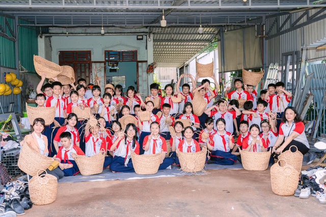 Độc đáo nghề đan lục bình ở xã đảo Long Sơn - Ảnh 3.