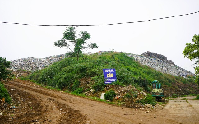 Đóng cửa bãi rác quá tải, gây mùi hôi thối ở bãi biển nổi tiếng Thanh Hóa - Ảnh 9.