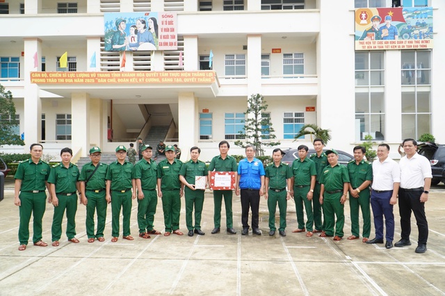 Thành phố Hồ Chí Minh hỗ trợ Khánh Hòa khắc phục thiệt hại mưa lũ - Ảnh 11. Thành phố Hồ Chí Minh hỗ trợ Khánh Hòa khắc phục thiệt hại mưa lũ - Ảnh 11.