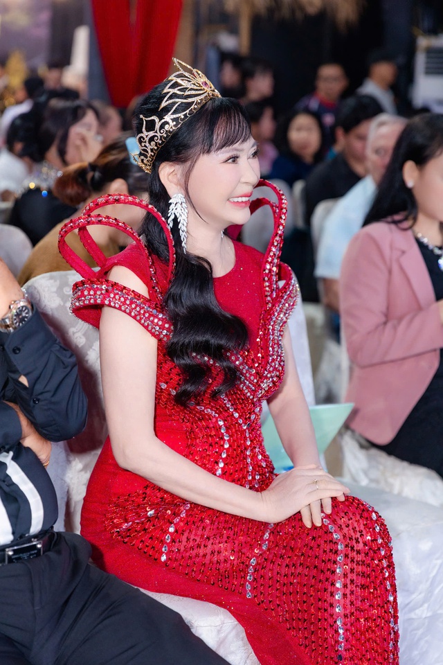 Á hoàng Đặng Ánh Tuyết trao giải và gửi lời chúc đến thí sinh Ngôi sao Nhạc Việt 2025 - Ảnh 1.