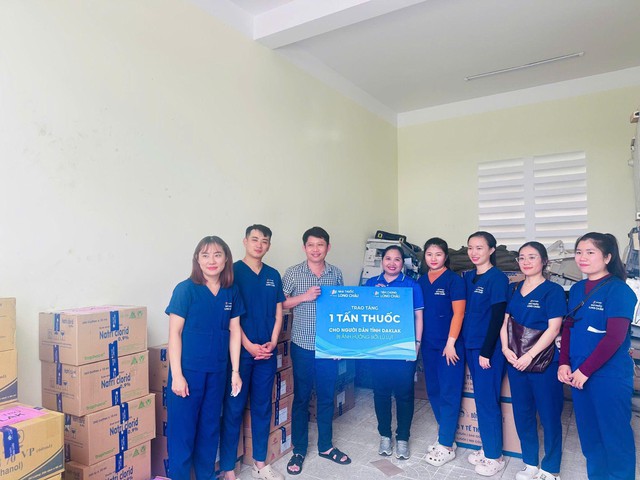 Long Châu hướng về Miền Trung, khẩn cấp hỗ trợ thêm 3 tấn thuốc cho người dân - Ảnh 4.