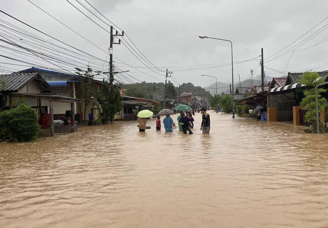Thái Lan, Malaysia chật vật vì lũ lụt - Ảnh 6.
