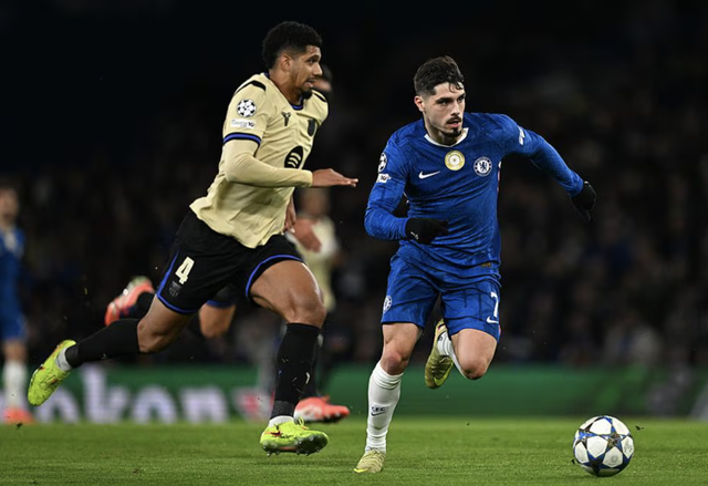 Estevao che mờ Lamine Yamal, Chelsea thắng áp đảo Barcelona