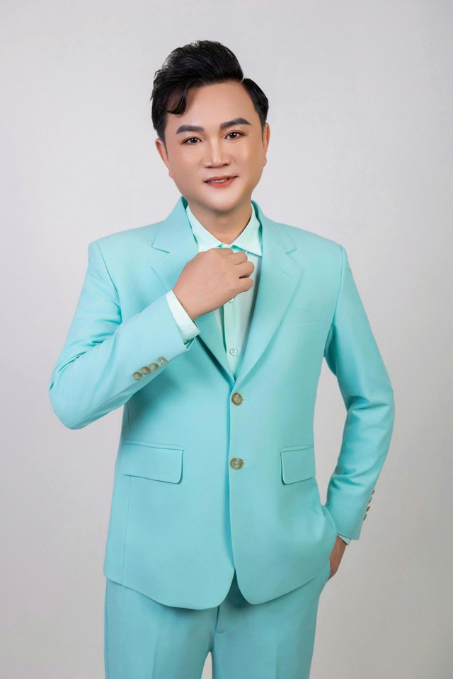 Đức Tài: Thầy giáo hiệu trưởng đăng quang Quán quân Ngôi Sao Nhạc Việt 2025. - Ảnh 2.