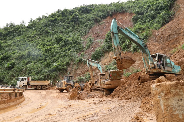 Đường đèo Khánh Lê nát tan, cần 2 tháng để khắc phục - Ảnh 7.