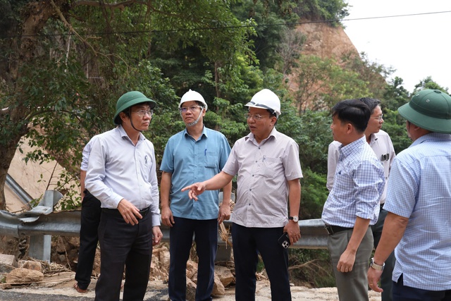 Đường đèo Khánh Lê nát tan, cần 2 tháng để khắc phục - Ảnh 2.