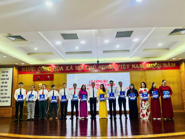 TP HCM điều động, bổ nhiệm loạt cán bộ quản lý giáo dục ở cả ba khu vực - Ảnh 1.