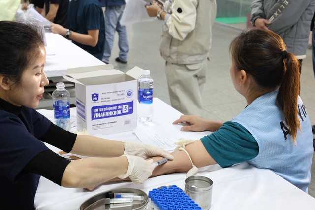 Tổng Liên đoàn và Bộ Công an tổ chức khám bệnh miễn phí cho 15.000 công nhân ở 7 tỉnh, thành - Ảnh 4.