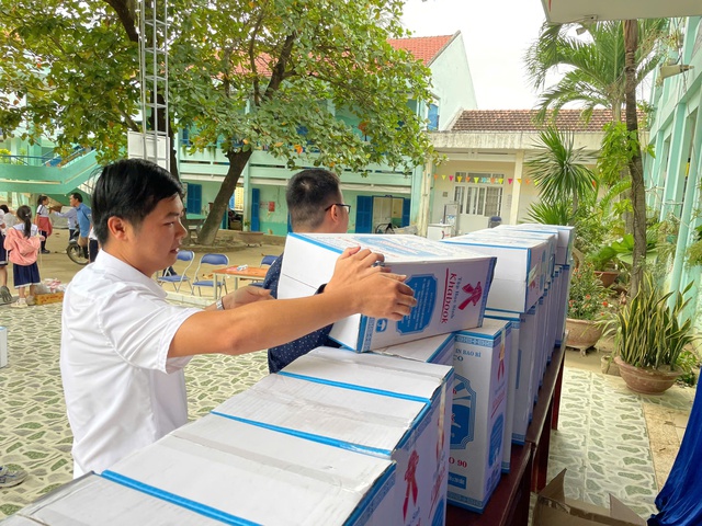 Chương trình "Triệu tập vở cho học sinh vùng thiên tai" đến Khánh Hòa - Ảnh 8.