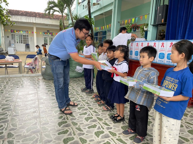 Chương trình "Triệu tập vở cho học sinh vùng thiên tai" đến Khánh Hòa - Ảnh 9.