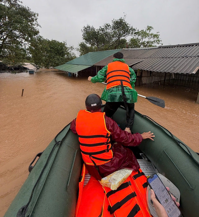 Hà Tĩnh: Hơn 18.400 học sinh vẫn chưa thể đi học trở lại do mưa lũ - Ảnh 2.