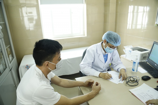 Người lao động được khám sức khỏe từ thời điểm được tuyển dụng: Có khả thi? - Ảnh 1.