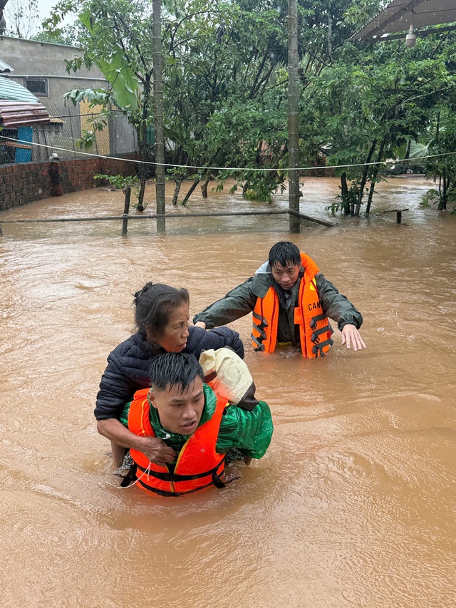 Hà Tĩnh: Hơn 18.400 học sinh vẫn chưa thể đi học trở lại do mưa lũ - Ảnh 4.