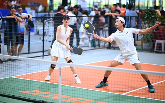 Diễn viên Lợi Trần đam mê pickleball - Ảnh 1.