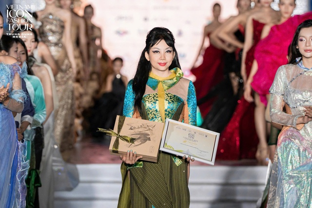 BST "Khí hiện sinh" của NTK Quỳnh Paris trở thành biểu tượng tiên phong trong thời trang - Ảnh 2.