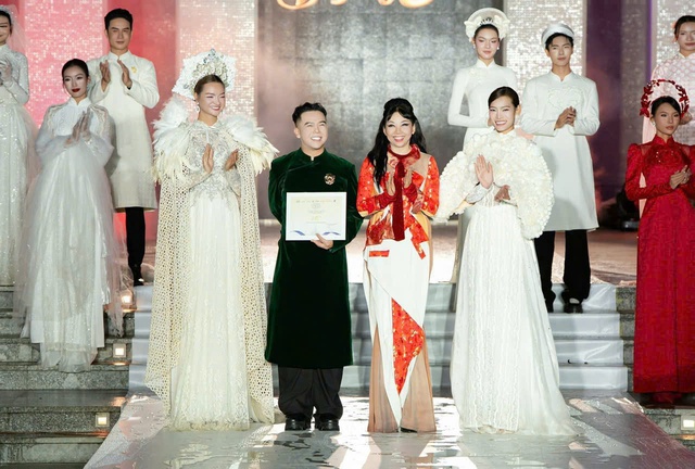 BST "Khí hiện sinh" của NTK Quỳnh Paris trở thành biểu tượng tiên phong trong thời trang - Ảnh 3.