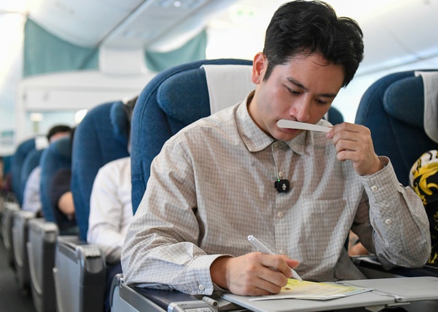 Hành khách hào hứng lần đầu trải nghiệm mùi hương thương hiệu hãng bay Việt Nam - Ảnh 3.